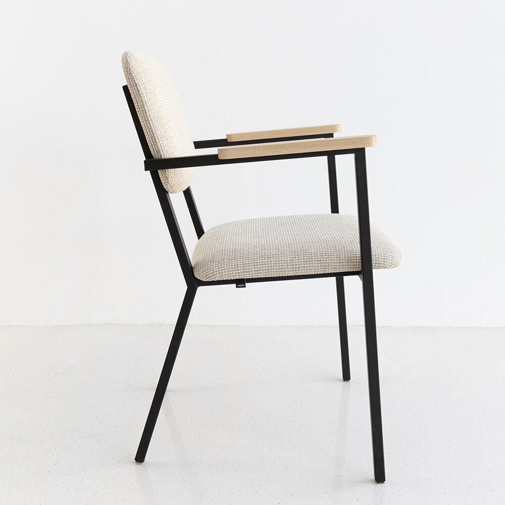 Design modern dining chair | Co Chair with armrest Beige facet natural01 | Studio HENK| 