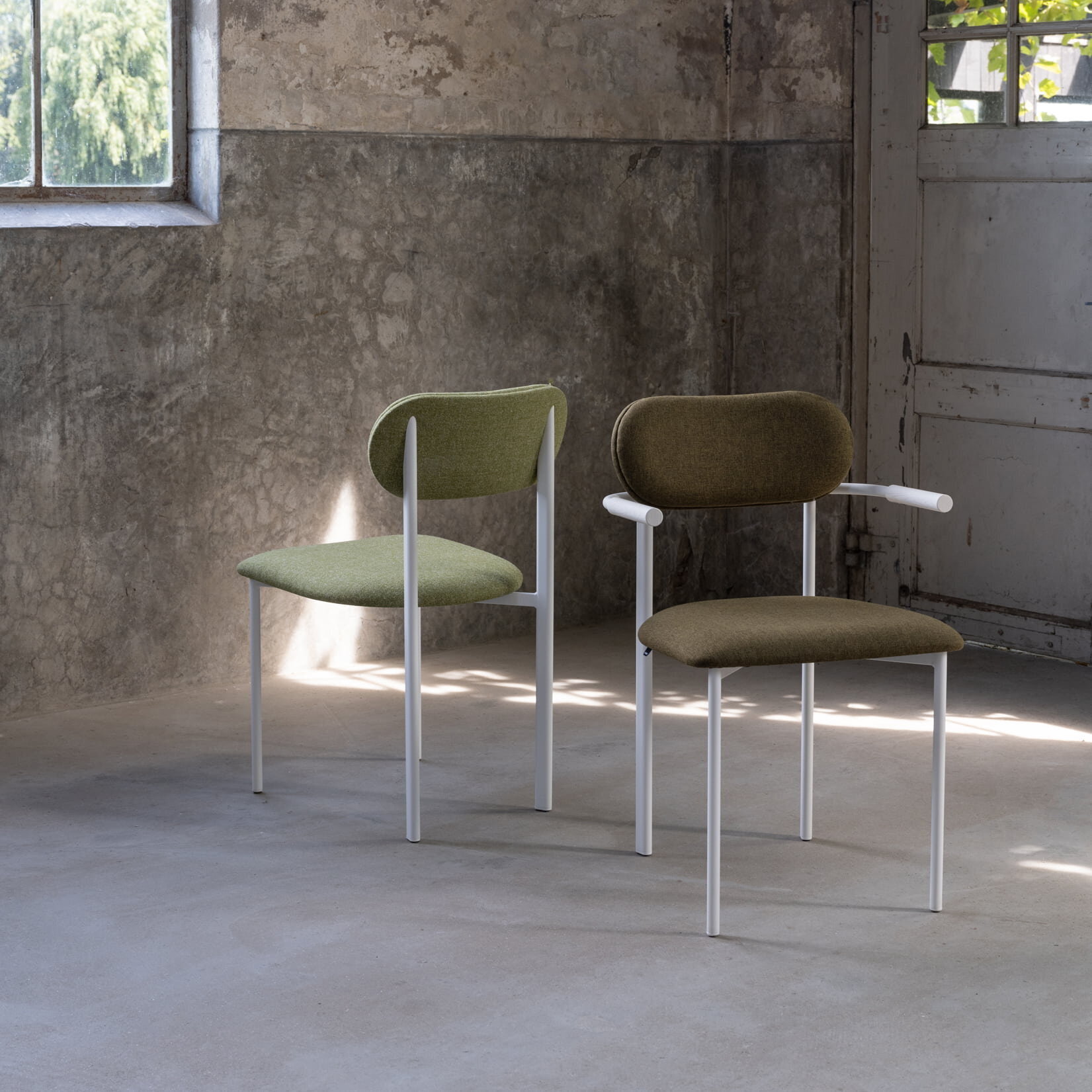 Design modern dining chair | Oblique Dining Chair Upholstered with Armrest Green soil army14 | Studio HENK| 