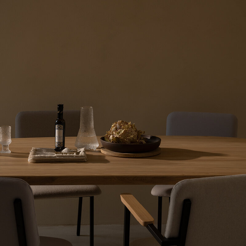 Blob Design dining table | Butterfly Steel black powdercoating | HPL Unilin Dark ecru | Studio HENK| 