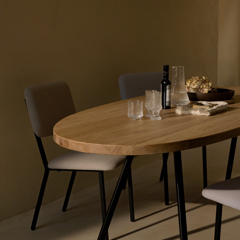 Blob Design dining table | Butterfly Steel black powdercoating | Oak natural lacquer  | Studio HENK| 