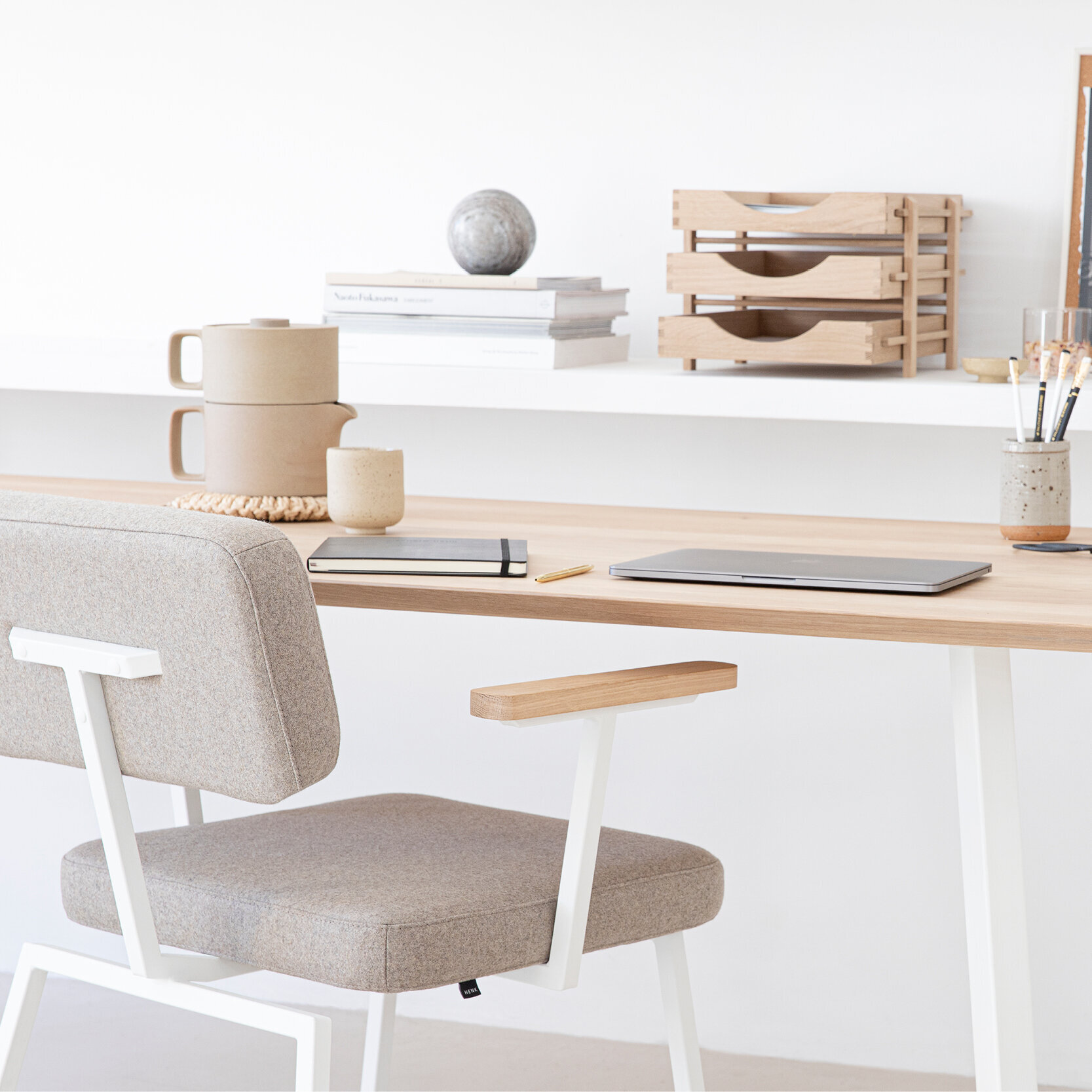 Rectangular Design dining table | New Classic Home Desk Steel black powdercoating | Oak hardwax oil natural light | Studio HENK| 