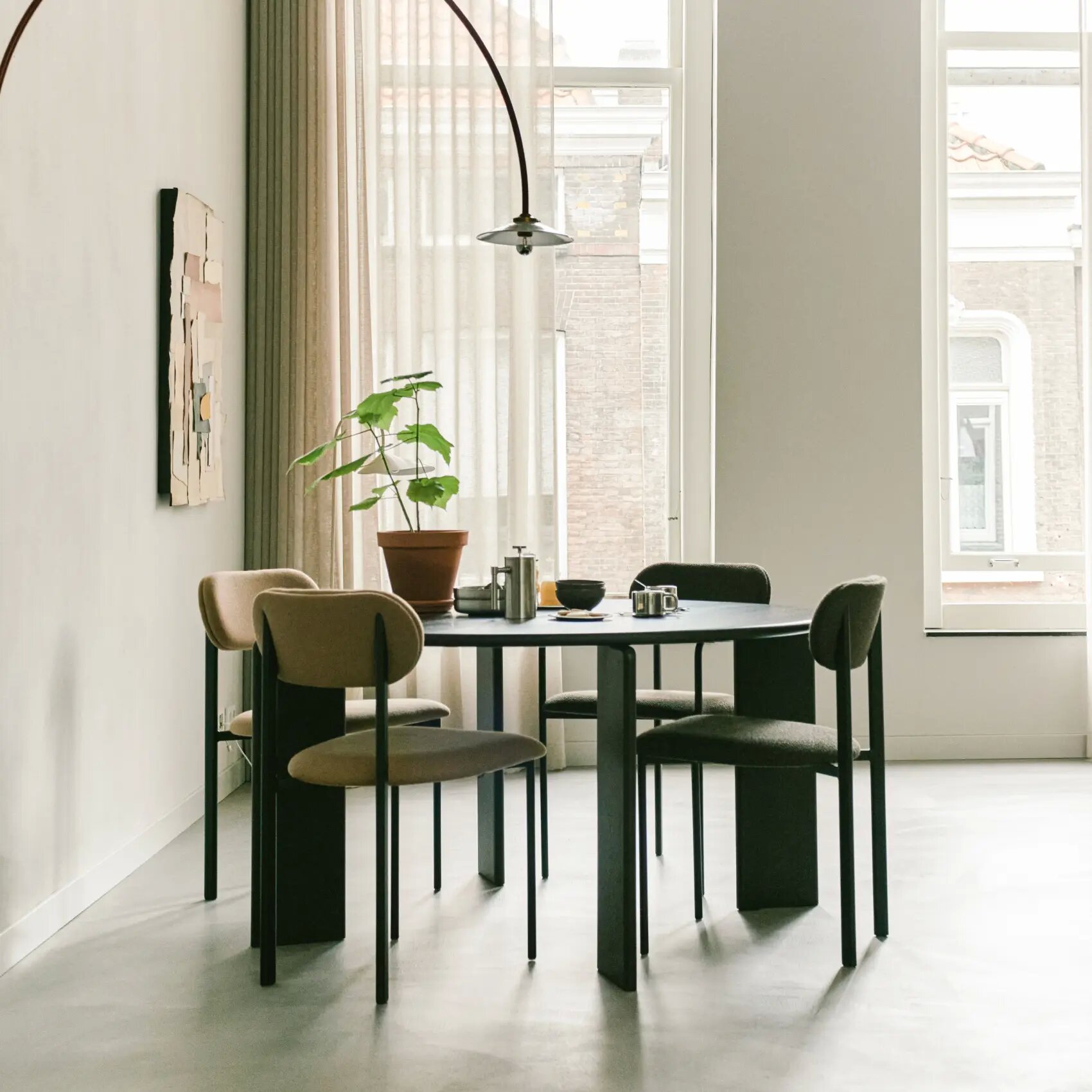 Round Design dining table | Soft Quadpod Oak smoked stain | Oak smoked | Studio HENK| 