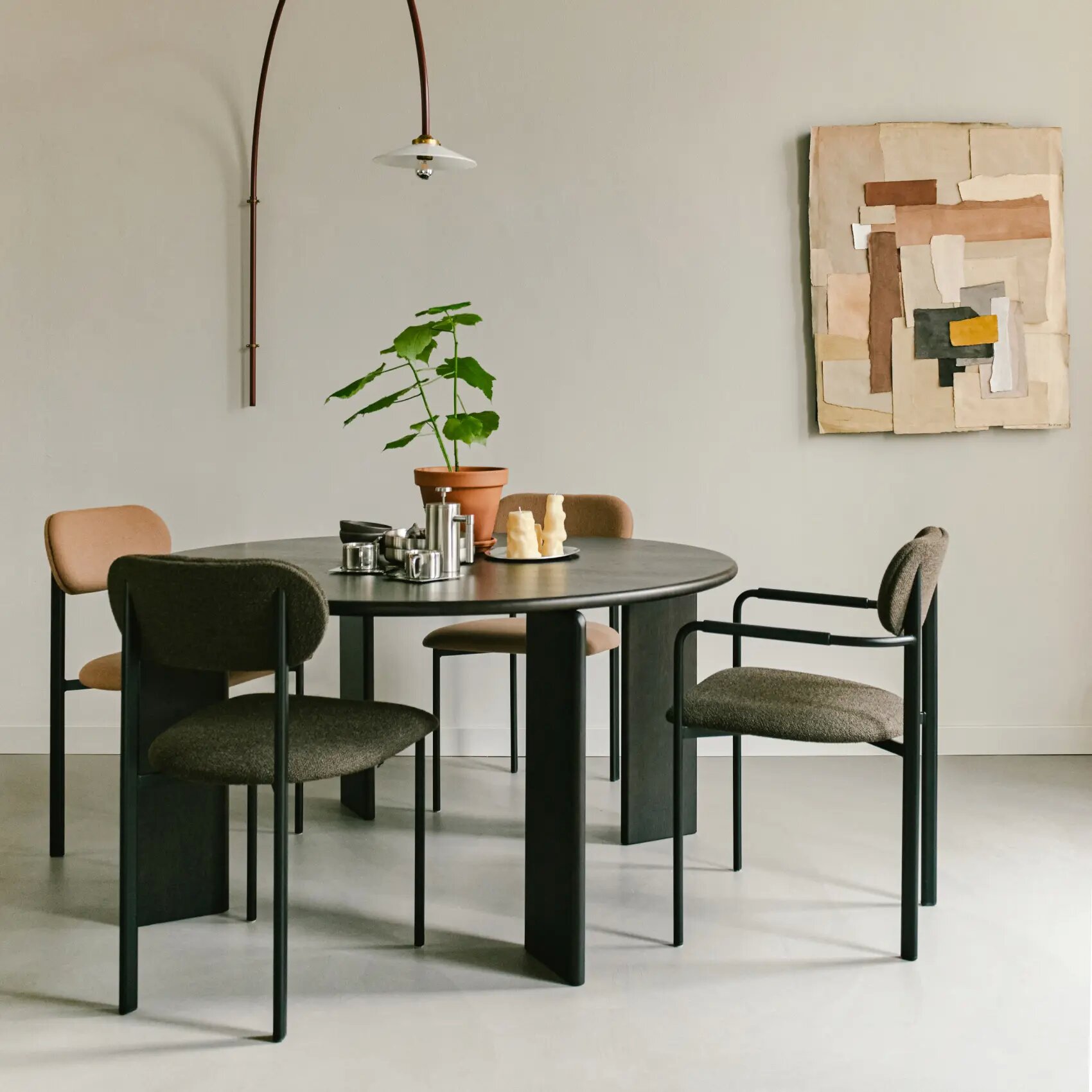 Round Design dining table | Soft Quadpod Oak green lacquer | Oak green lacquer | Studio HENK| 